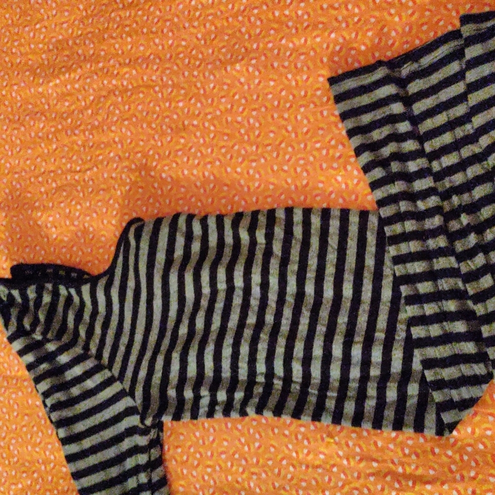 Woman's L Cotton Stretchy Shirt. Soft, goes to hips area. Wide collar area.